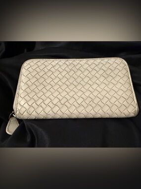 Bottega Veneta Cream Leather Zip Card Wallet